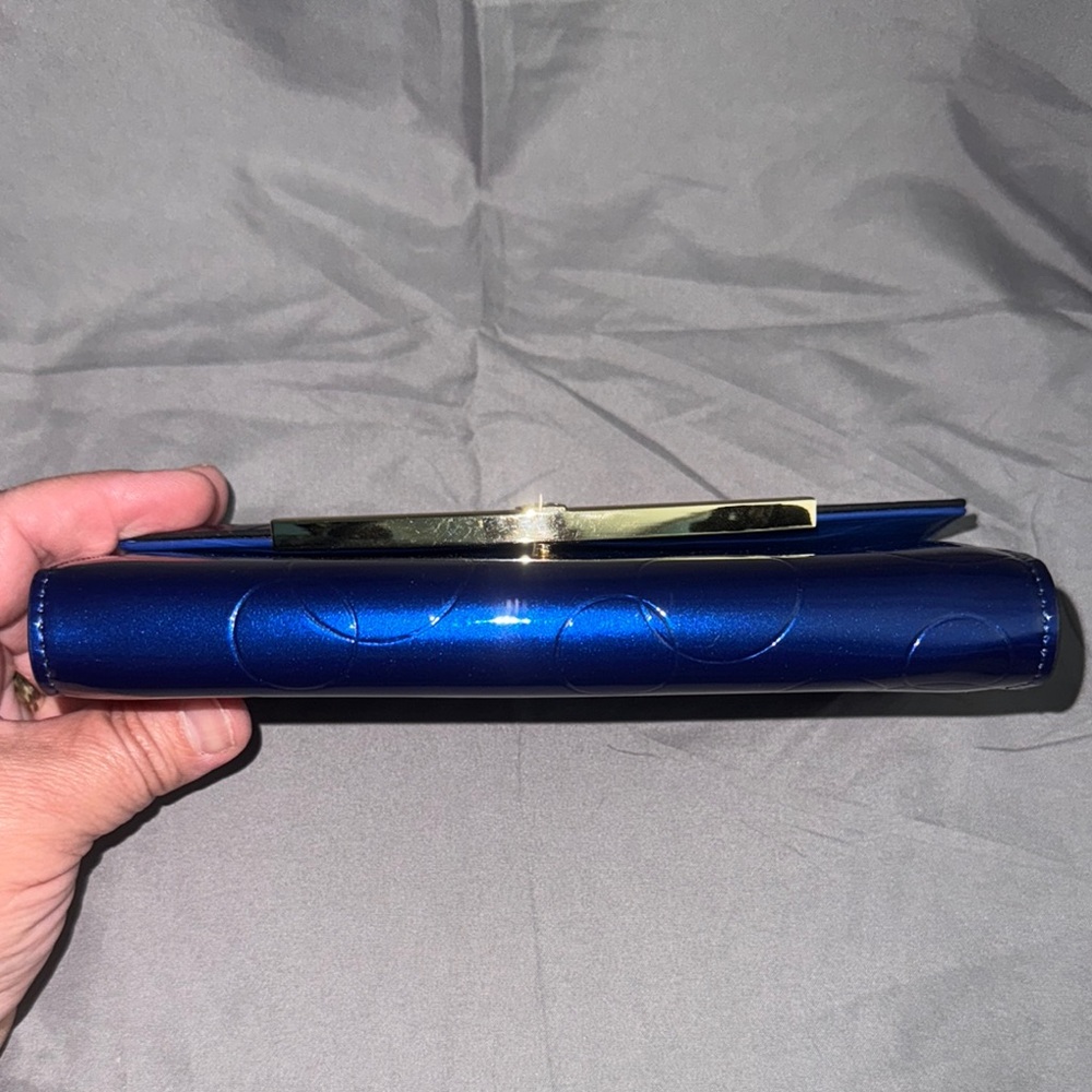 Marlekarida Elegant Blue Wallet with Gold Accent - Picture 10 of 15